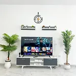 Modern 2 Bedroom Flat In Jardins Menzah