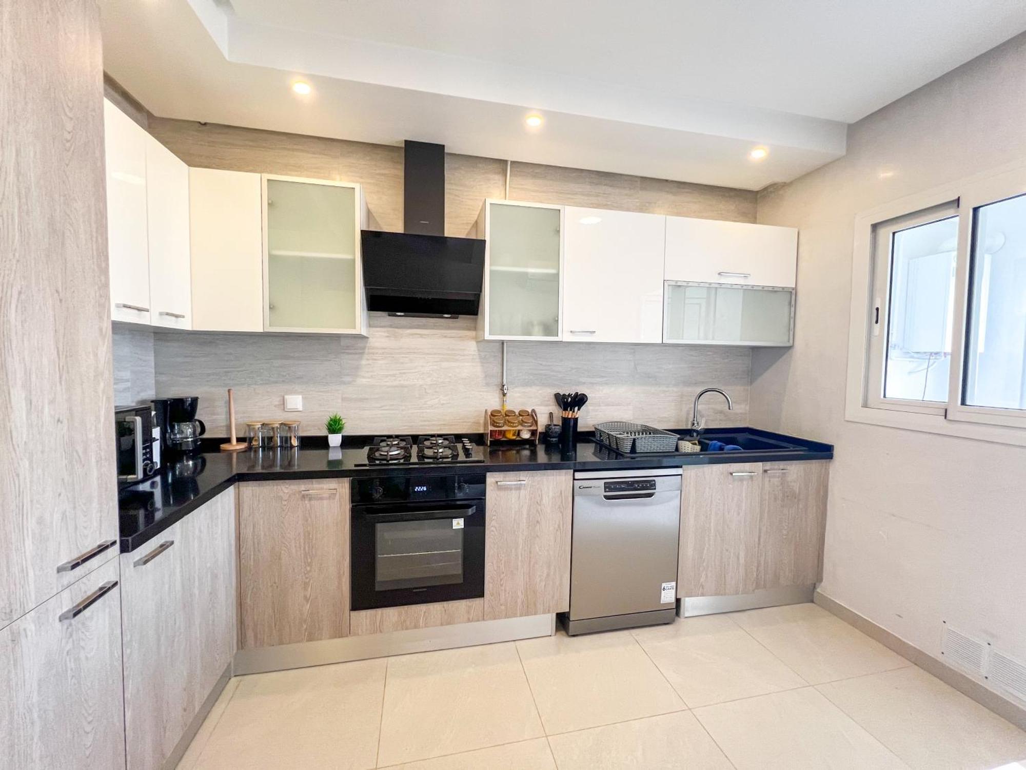 Modern 2 Bedroom Flat In Jardins Menzah