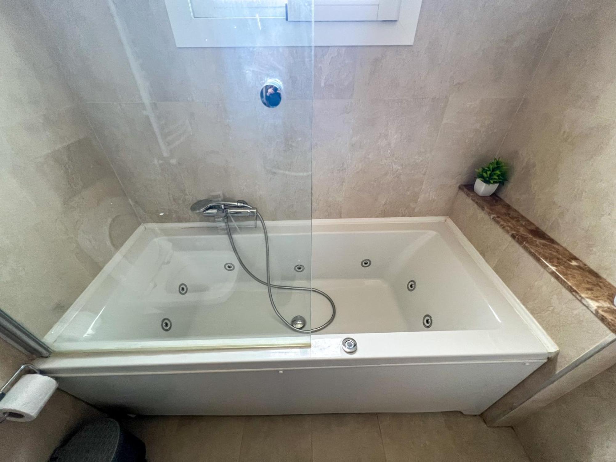 Appartement Modern 2 Bedroom Flat In Jardins Menzah Tunis